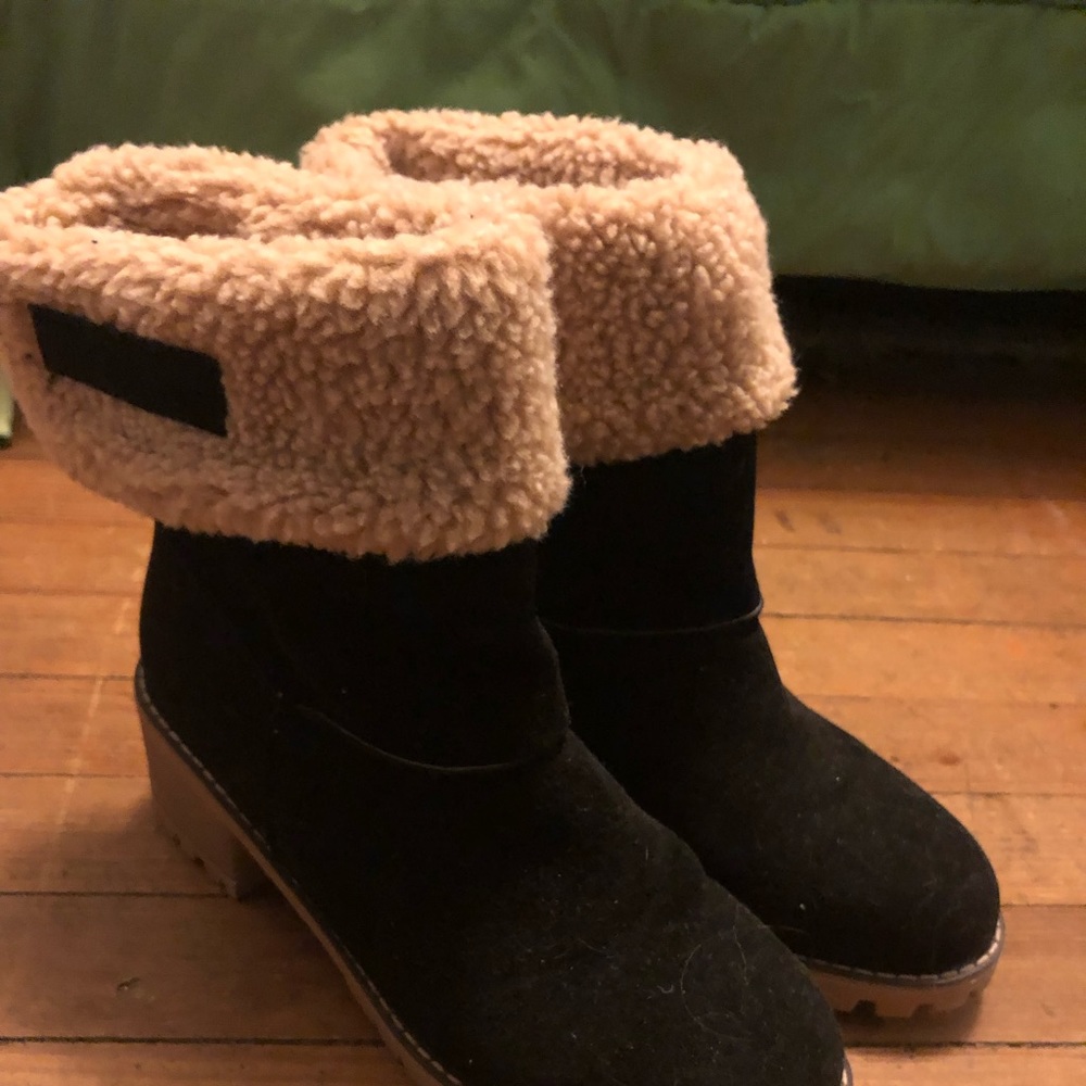Women’s boots, size 8
